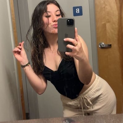 domme, feet pics. 👣⛓️🤑 spoil me now! time is money honey 🍯 don’t waste mine.🤍😘. PayPal only and $50 first chat or don’t hmu! idfw scammers🫡