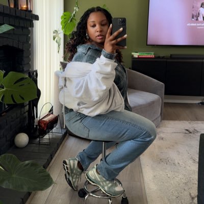 Dommie247's profile picture. so damn creative that I won’t create.