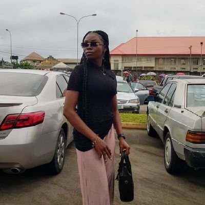 EsikoFaith's profile picture. A tailor