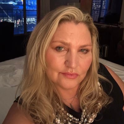 Executive/Management/Sales/California, ❤️Illinois 👋😘♥️ STL ⚾️fan-sharing a bit of whatever on life’s journey 🌅 🌇🌻💃