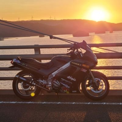 カワサキのZZR250 に乗ってます
ツーリング好きなボッチライダーです
良くヤエーしてます
よろしくお願いします
やれるところは自分でやるをモットーにバイクライフを楽しんでます