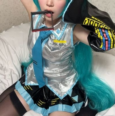 5fX90Ltstl97834's profile picture. 性癖狂ってます
彼女の写真やら気になったものを投稿したりしなかったりしてます