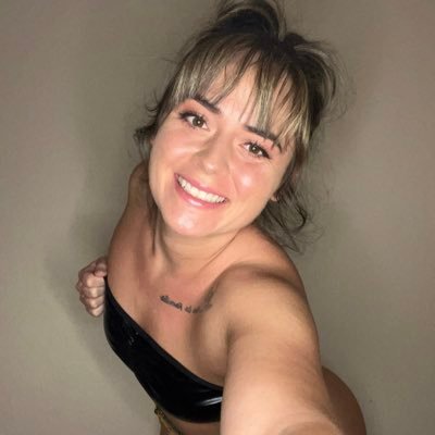 janefrost78's profile picture. Your favorite MILF next door. Curvy, confident, and always up to no good. For those who like their women real, soft, and extra plush. Welcome to paradise 🌴.