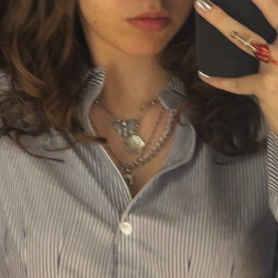 tiyatralkolik's profile picture. sbky ne kardesim sybau yazmak istedin herhalde