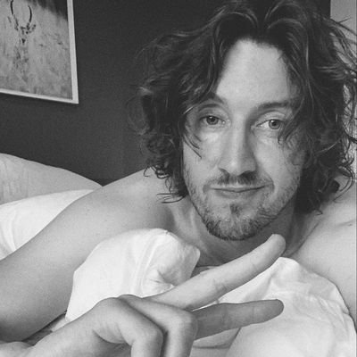 Get closer to me here lovely fans. I love you all from the bottom of my heart! ❤️
