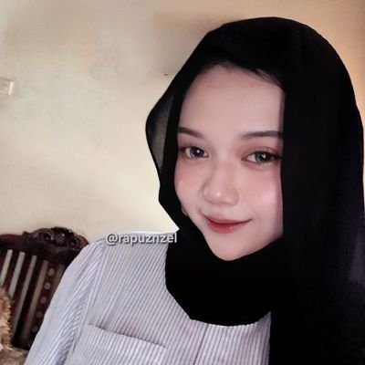 sedang menikmati hidup.
pls jbjb aja, ga pernah buka dm.