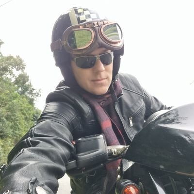 Olavo de Carvalho dizia a frase pra não desistir: Não parar, não precipitar, não retroceder. Perfeito pra quem tá na estrada. #caferacer