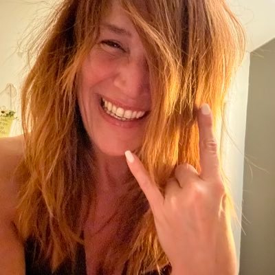 Fière maman de 4 adultes, me lever chaque matin avec le sourire en étant reconnaissante, ne pas avoir d’attentes , être amoureuse et foncer ……. voilà!!!!