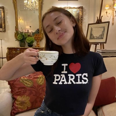 brqdf0rds_gvrl's profile picture. we are married. we are infinite.

livie, swiftie, tator tot, bellyconrad, chenford. 
Lola tung defender for life
scared of my guitar has my heart