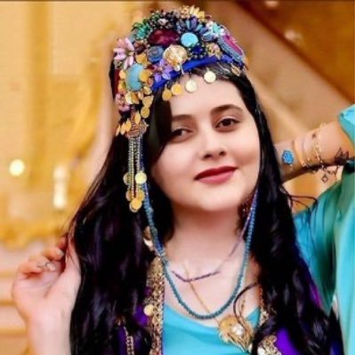 PhD student researching Iranian women & education #براندازم #WomanLifeFreedom #KingRezaPahlavi سیاهی لشکر نیاید به کار / یکی دخت جنگی به از صد هزار
