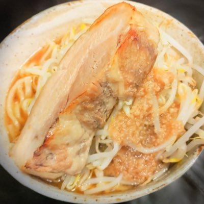 zirouharuramen's profile picture. 🚩 学生スタッフ数名でおもしろ動画つくってます！🚩 セルフサービス充実で難しいコールなし 🚩 二郎系初心者も大歓迎 🚩共P店前4台 店横4台 徒歩5分専P2台 🚩定休日 月曜日(祝日の場合は営業) 11:30-14:30(L.O14:00)、18:00-21:30(L.O21:00)