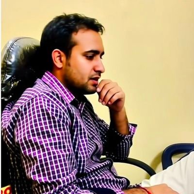 हमसे ताल्लुक़ रखोगे तो तबियत ठीक रहेगी,
हम वो हकीम है जो लफ़्ज़ों से इलाज करते है !