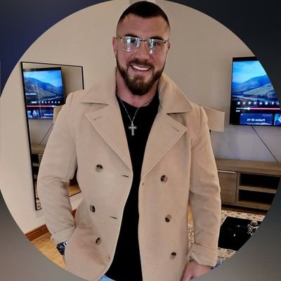 Helgard_01's profile picture. Born to express🔊 not impress 🤝
#motivation #coaching #strength
online coaching