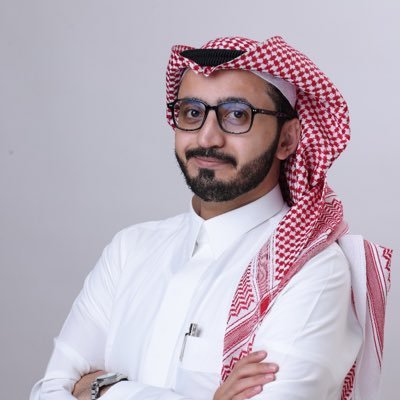 لا يَضعك الله في مواقف لا تَستطيع التغلب عليها ، الله يَعلم أنّك تَمتلك القُدرة على تَجاوزها و تَحملها .. اطمِئن