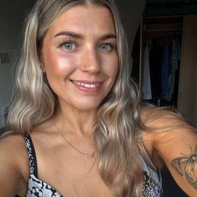 niamhwaltonx's profile picture. 💛💙