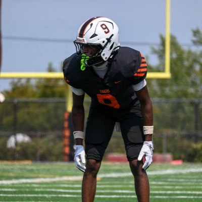 5’10 160 | Class Of 26🌟 ATH| camden eastside highschool// phone number: 609-346-1721 gmail:@dymearhill@gmail.com