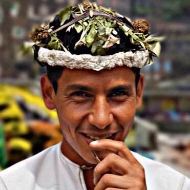 ( لَا أعْبُدُ مَا تَعْبُدُونَ ) مسلم سُني ملتزم بالنضال والمقاومة من أجل الحرية والعدالة صوت للمظلومين - ساخر جاد حسب المزاج