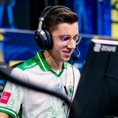ruthleesz's profile picture. #INTER #SINNER🦊 طالب طبّ وجراحة @scuderiaferrari مُهتم فالـ Esports