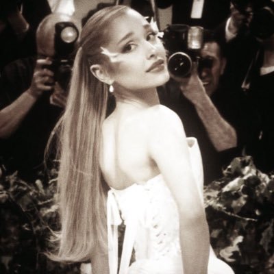 vforpresident_'s profile picture. cresciuta mixando “shine bright like a diamond e “i see it, i like it, i want it, i got it |waiting for Ariana in London!!! sono nuova qui, sto ancora imparando