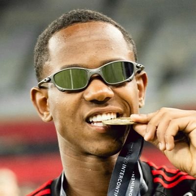 carioca, gosto de chamar a atenção, é sou leonino!!