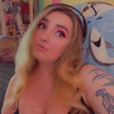 certified jinx lovebot • 27 • #T1WIN 🍀 • i play games • ACAB & BLM • NO TERFS • header by @bombyoon ⏳💣 she/her priv. @tiniestmagics