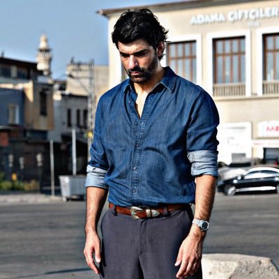 هَناك لحظات جمَيّلة حتىْ وَ آنْ كانِت قصيرھْ تبقىْ ولآتنسىّ ..