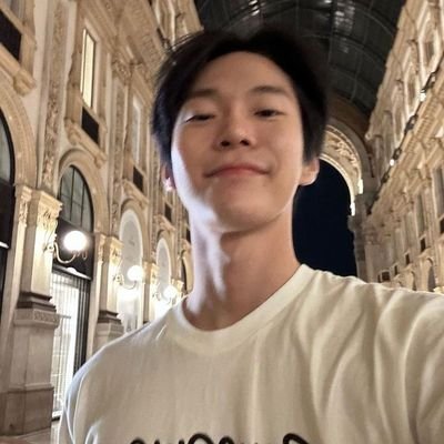 readauniverse's profile picture. 