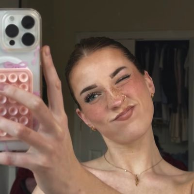 goddessemiiiii's profile picture. spoiled college brat🥰 make me richer.