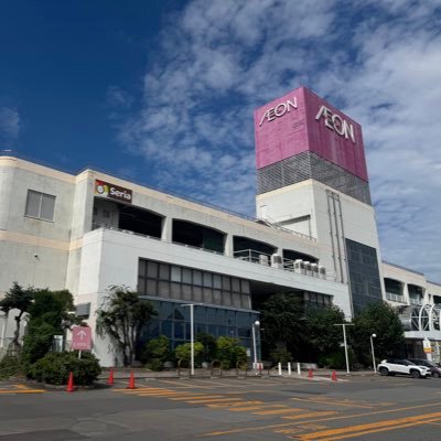 写真撮影が趣味の旅好きで、北近畿をユートピアだと言い張る郊外の街並み大好き兵庫県民。撮り鉄や乗り鉄はもちろん、関西を中心に商業施設をレポートしています!昭和レトロ・バブル時代の名残を求めて探訪中。☆商業施設レポート館→@campana_sc ☆せみまる館→@uvadic_aeonsaty