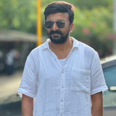 Actor - NaanumRowdyDhaan | Eetti | Captain - THALA - ARR - Simran fan | CSKian | CEO & Founder of @ctcupdates |