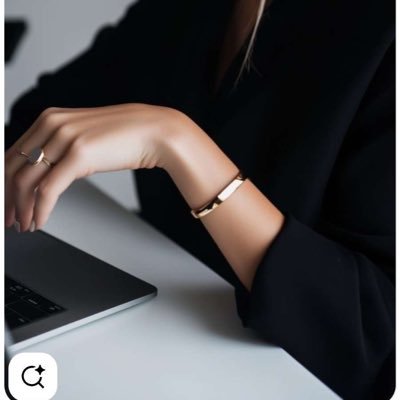 trf1463712's profile picture. فِي الرِّيَاضِ الْبَدْرُ يَزْدَانُ بِضِيَائِهِ   يَزِيدُ نَجْدَ سِحْرًا وَجَمَالًا فِي سَمَائِهِ