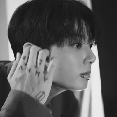 𝑭𝒂𝒏 𝑨𝒄𝒄𝒐𝒖𝒏𝒕. 𝑺𝒉𝒆 𝒘𝒂𝒔 𝒂𝒍𝒐𝒏𝒆 𝒂𝒏𝒅 𝒕𝒉𝒆 7 𝒅𝒘𝒂𝒓𝒇𝒔 𝒔𝒂𝒗𝒆𝒅 𝒉𝒆𝒓⭑·°⊹. ִֶָ ᨳ