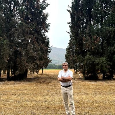 *برق خوانده تا دکترا
*ارشد نظام مهندسی ساختمان
پرسپولیسی
ورزشی، هنری، سیاسی، تاریخ
*عاشق خانواده، کتاب و رفیق
