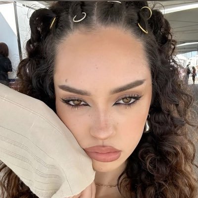 chobanilovr's profile picture. #1 jeanie lvr (SHIKITA)