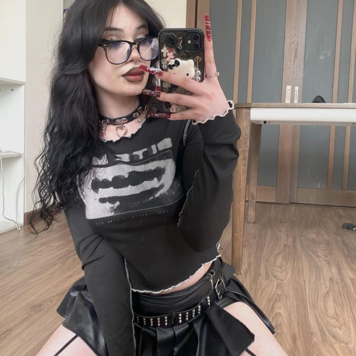 I’m online all day ☺️ so come chat with me on @phantommcryy
2007 goth and i do it all
