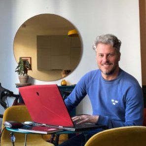 Senior financial analyst with 8 years of experience in value investing and quantitative analysis, focusing on market dynamics and company fundamentals research