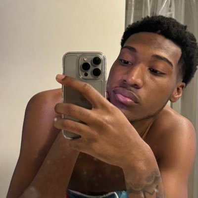 him2conceited's profile picture. #hoodflyestyoungin🪰