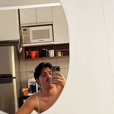 O auge da felicidade é o choro e o auge da tristeza é a risada. Pense nisso