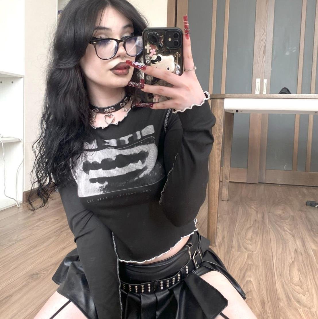 18 and goth ✨ Lets talk on my main:
@ashley_duskveil