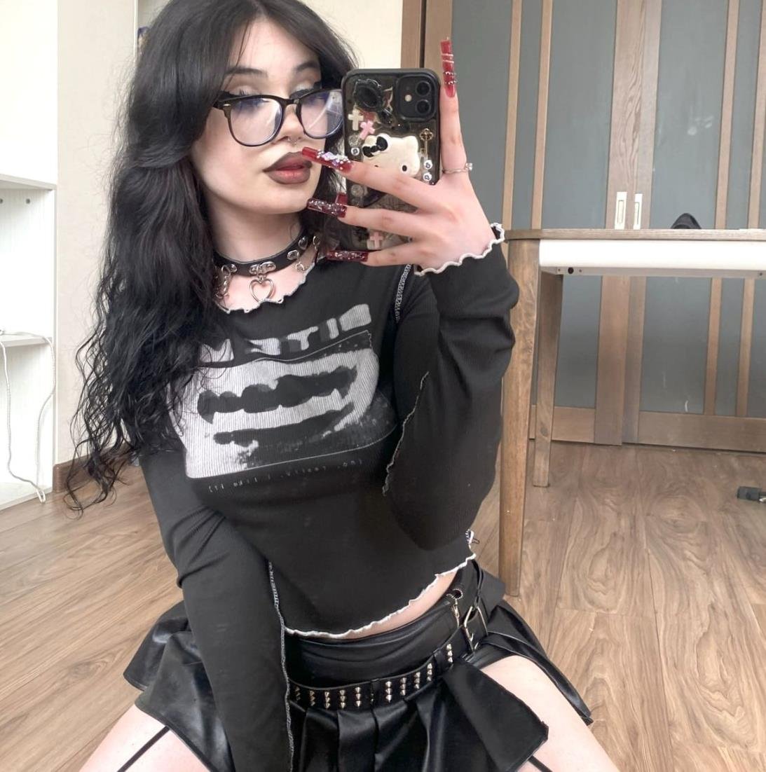 18 and goth ✨ Lets talk on my main:
@phantommcryy