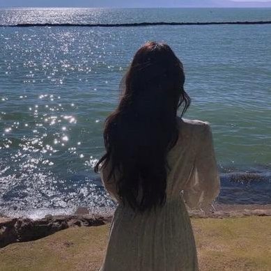 TheCalmAnalyst's profile picture. Follower of nights & seas | Capturing journeys & feelings ✨ | Finding freedom in lights & stars