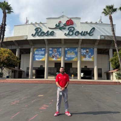 Director of Marketing for Athletics at the University of New Mexico. @UNMLOBOS B.S. - Grand Canyon University M.Ed.- Northern Arizona Jeremiah 29:11 🇺🇸🇪🇸