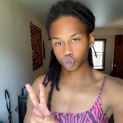 GB/CD genderfluid fem I love being a sissy I love shaking my ass please expose me 🔞