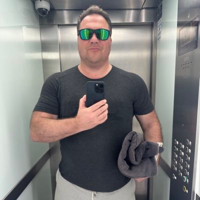 Waterman, Data analist bankwezen, Politiek: 🧡💙 Sporten: Krav Maga, Cardioboksen 🥊 Fitness 🏋️♂️ Sport kijken: Willem II, Arsenal & Visma-LaB wielrennen 🐝