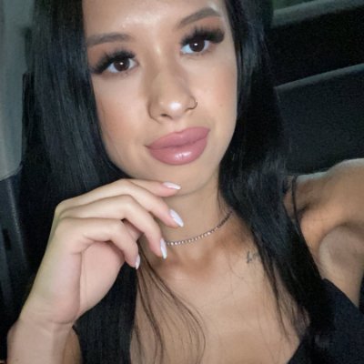 buzzjlojen's profile picture. 🦋 quiet chaos with neon vibes 🌌