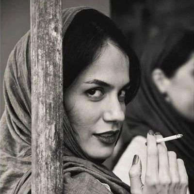 arvibez's profile picture. 📸 Urdu in pictures | Hasi, vibes & thori si depth 🌙✨