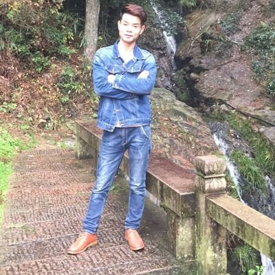 Yunlong45327502's profile picture. 好看的皮囊千篇一律，有趣的灵魂万里挑一！