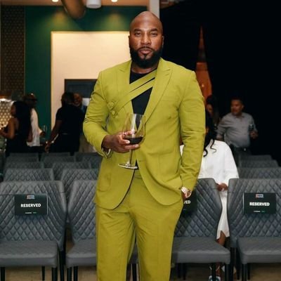 jeezy_sno001's profile picture. Snowman⛄❄ 

Entrepreneur • Philanthropist • NY Times Bestselling Author 📽🎤❤