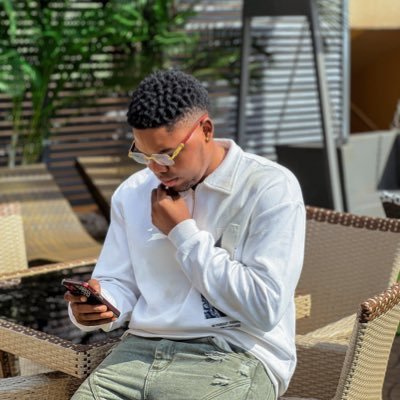 That car 🚘 guy 💯 Graphic Designer 🧑💻 Your Sneakers 👟 plug.. All ❤️ here #Teamchelsea #Halamadrid #Accountant