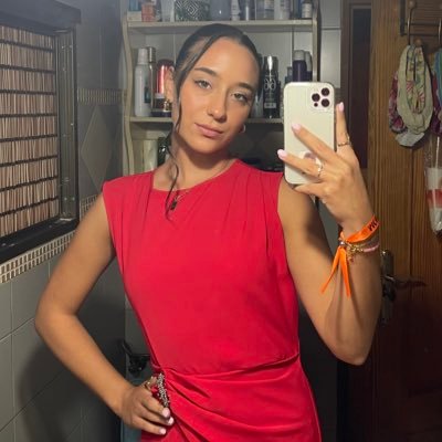 luuciaalameda's profile picture.